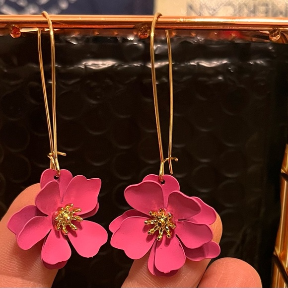 Jewelry - Pink Floral Drop Earrings